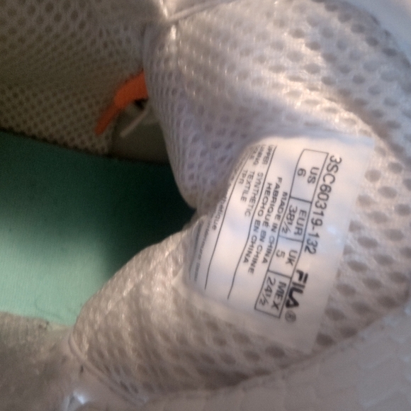 Fila sneakers, kids 6,white, baby blue, and fluorescent orange - Picture 4 of 4